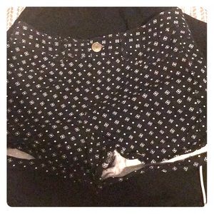 SO junior black and white print shorts